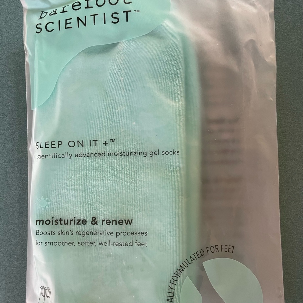 Barefoot Scientist Sleep On It Moisturizing Socks - Aqua - Picture 2 of 2